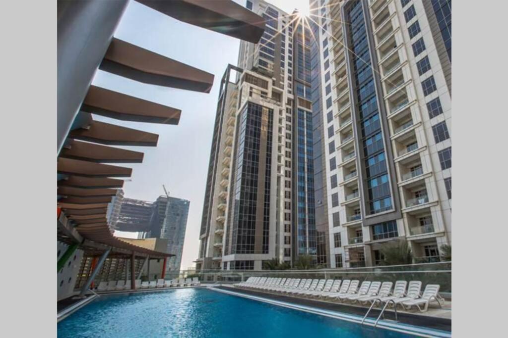 Higuests - Roomy Apt With Infinity Pool Close To Burj Khalifa Дубай Екстер'єр фото