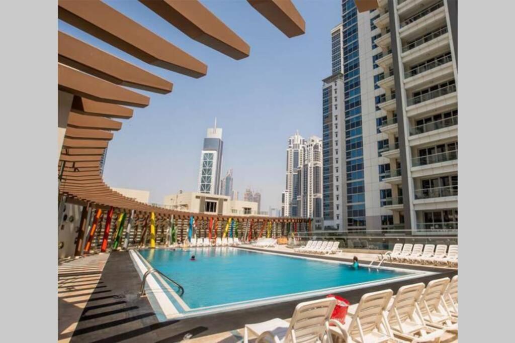 Higuests - Roomy Apt With Infinity Pool Close To Burj Khalifa Дубай Екстер'єр фото